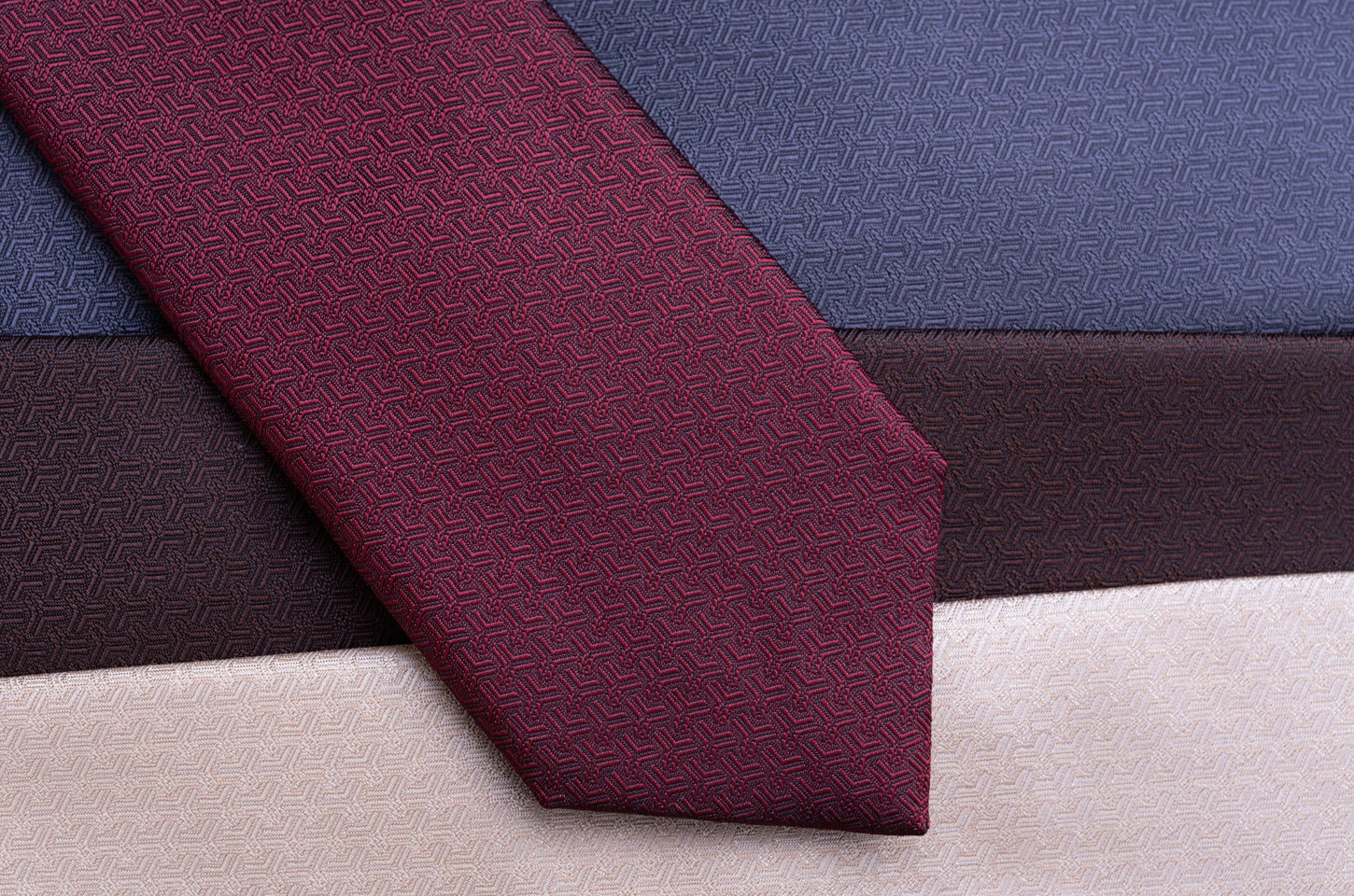 京都に古くから伝わる毘沙門亀甲柄 「京小紋」