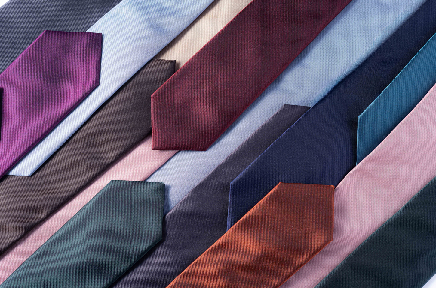 ネクタイの真髄とも言うべき「ソリッド」