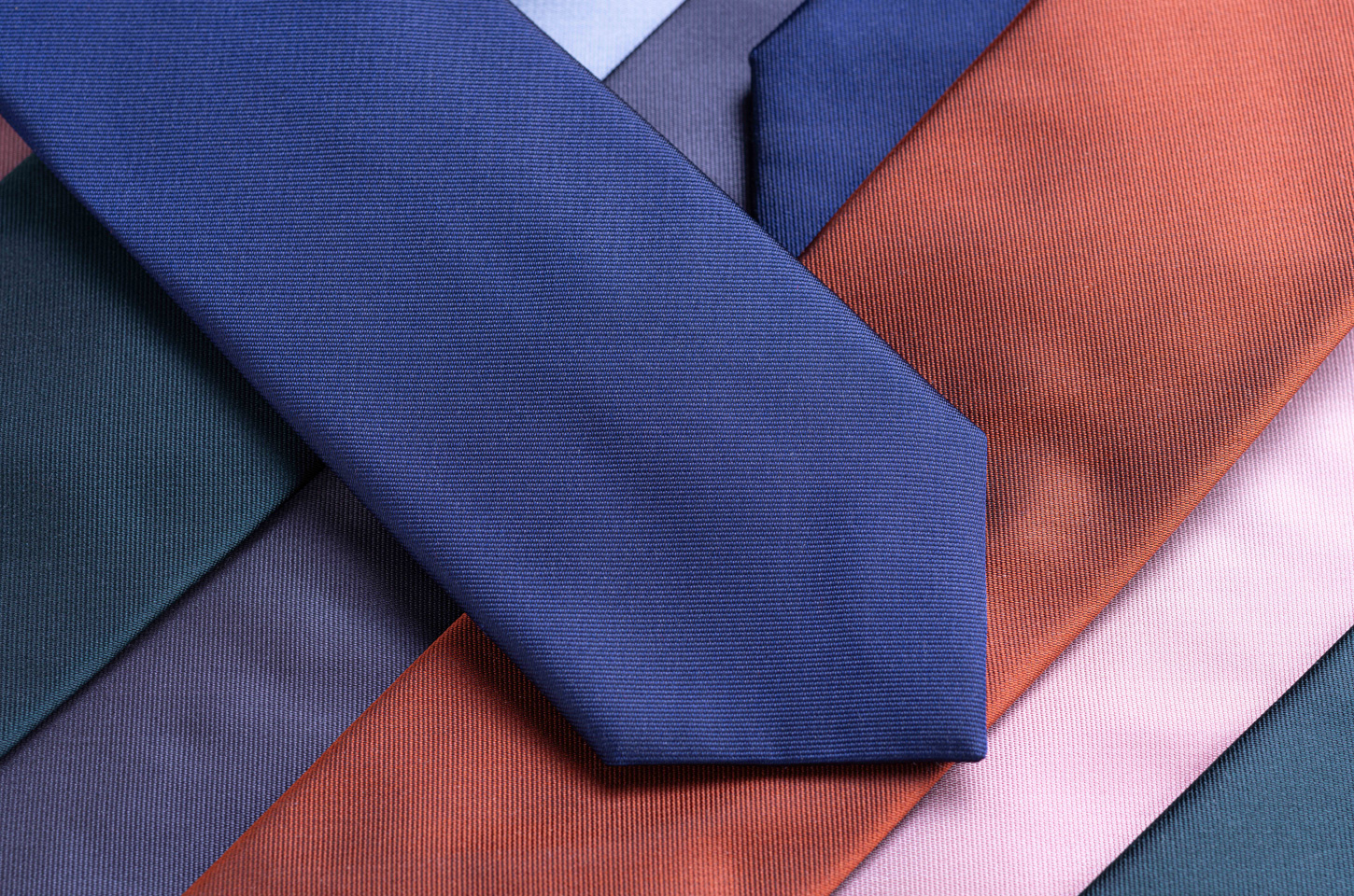 ネクタイの真髄とも言うべき「ソリッド」